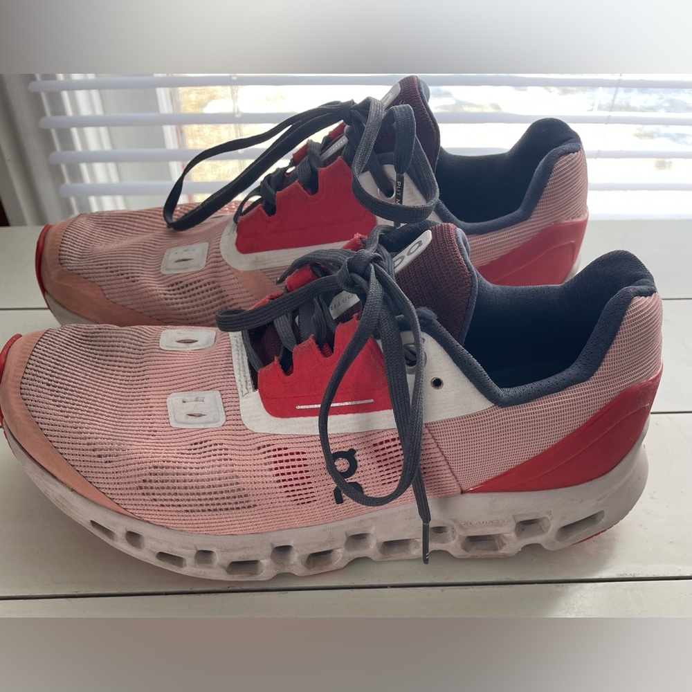 On Cloud women’s Cloudstratus size 7